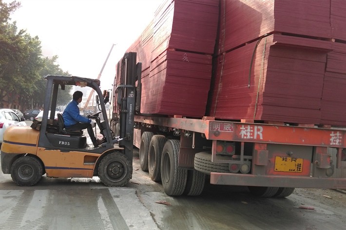 大运中心叉车出租|3.5吨|工地物流|随叫随到